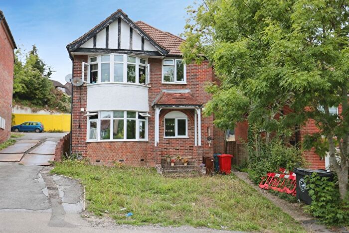 2 Bedroom Flat For Sale In Whitelands Road, High Wycombe, HP12