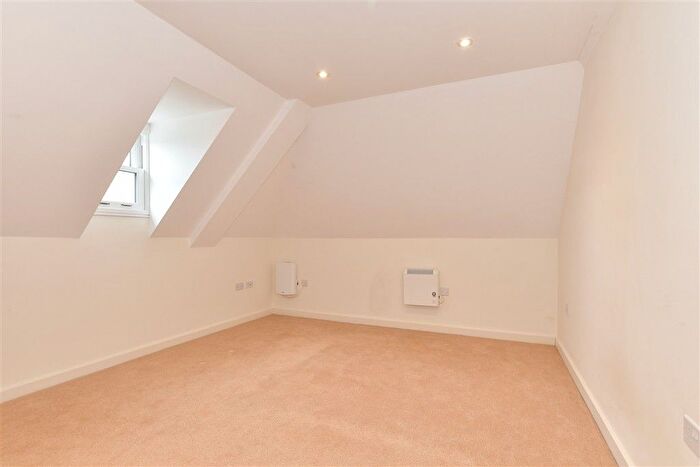 1 Bedroom Flat For Sale In High Street, Snodland, Kent, ME6