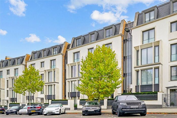 3 Bedroom Flat To Rent In Holland Park, London, W11