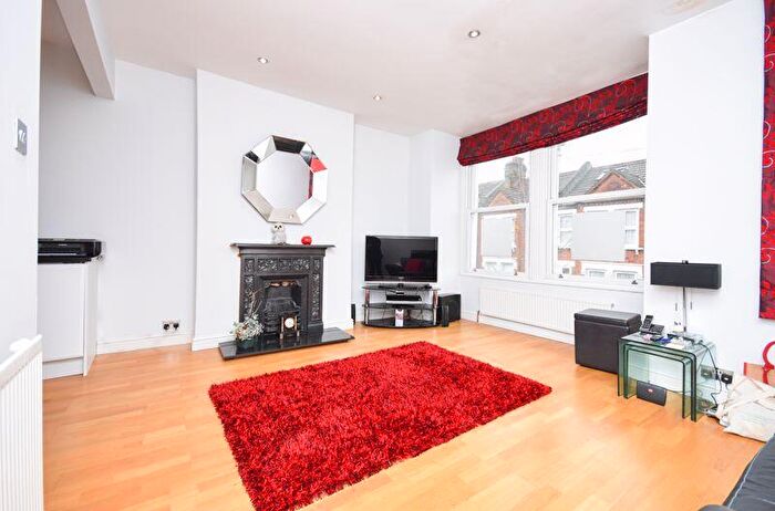 2 Bedroom Flat To Rent In Cathles Road, London, SW12