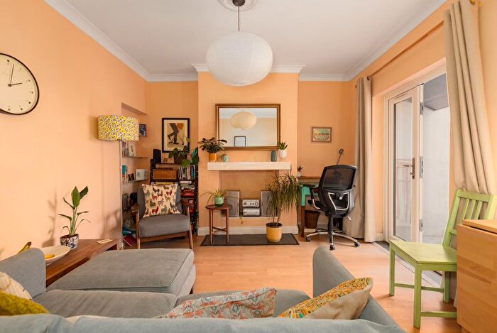 1 Bedroom Flat For Sale In Bathwell Road, Totterdown, BS4