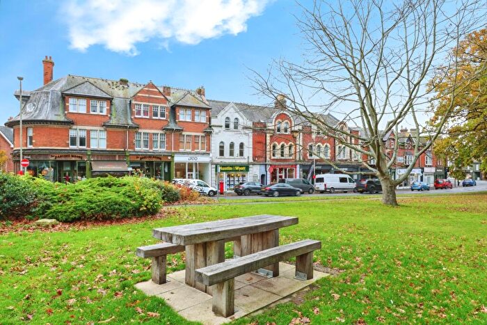 1 Bedroom Flat For Sale In Station Road, Ashley Cross, Lower Parkstone, Poole, BH14