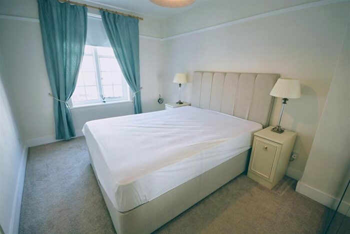 2 Bedroom Apartment To Rent In South Street, Epsom, Surrey, KT18