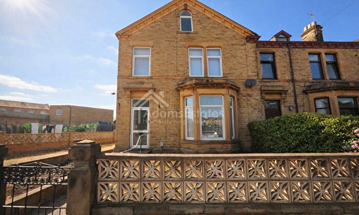 6 Bedroom End Of Terrace House For Sale In Savile Rd, Dewsbury, WF12