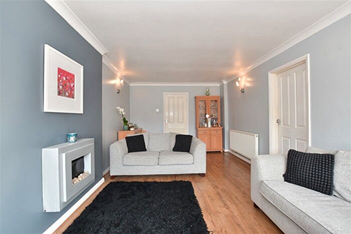 4 Bedroom Semi-Detached House For Sale In Belmont Close, Wickford, Essex, SS12