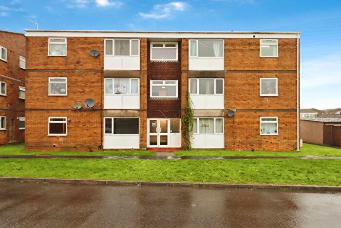 2 Bedroom Flat For Sale In Larch Way, Bristol, BS34