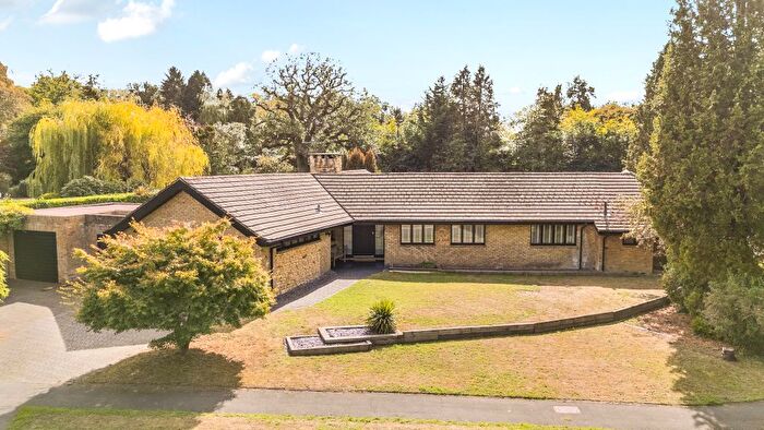 5 Bedroom Bungalow For Sale In Maybourne Rise, Woking, GU22