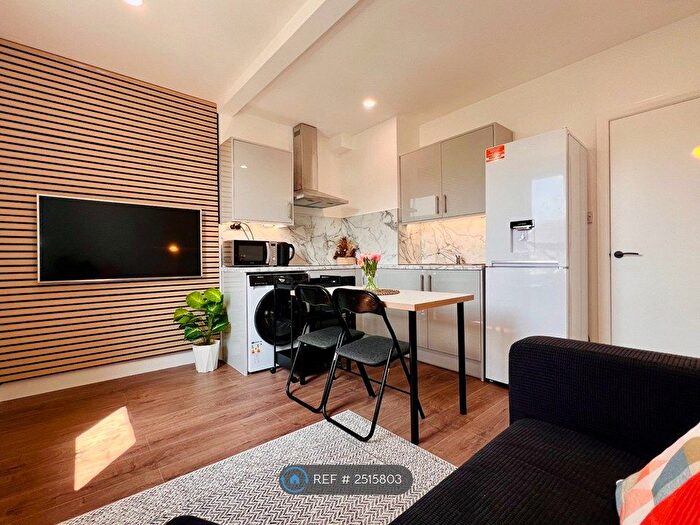 2 Bedroom Flat To Rent In Craigentinny Road, Edinburgh, EH7