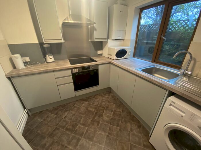 2 Bedroom Flat To Rent In Dover Crescent, MK41