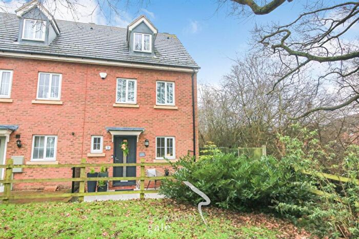 3 Bedroom End Of Terrace House For Sale In Berrybanks, Rugby, CV22