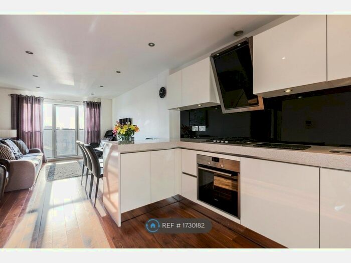 2 Bedroom Flat To Rent In Cheltenham House, London, E1