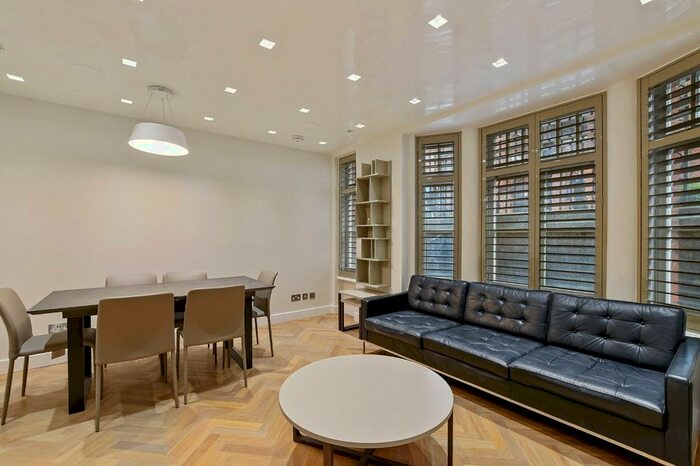 3 Bedroom Flat To Rent In Cavendish Buildings, Gilbert Street, Mayfair, London, W1K