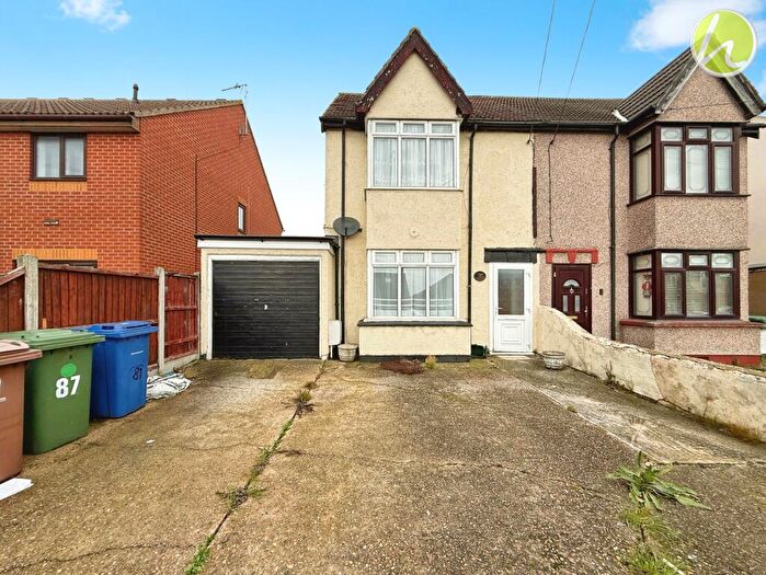 3 Bedroom Semi Detached House For Sale In Giffords Cross Road, Corringham, SS17