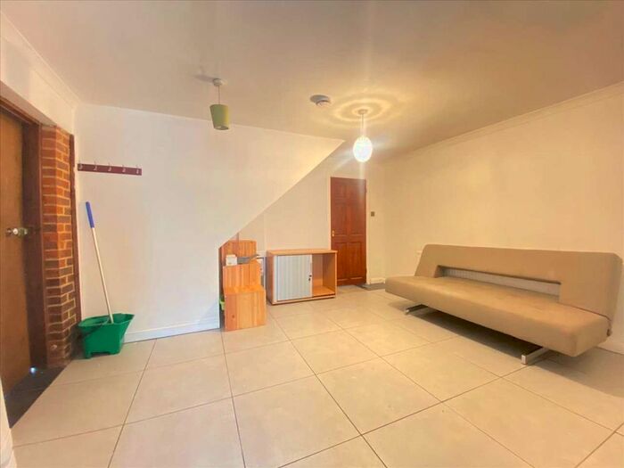 1 Bedroom Flat To Rent In Rostrevor Gardens, Hayes, UB3