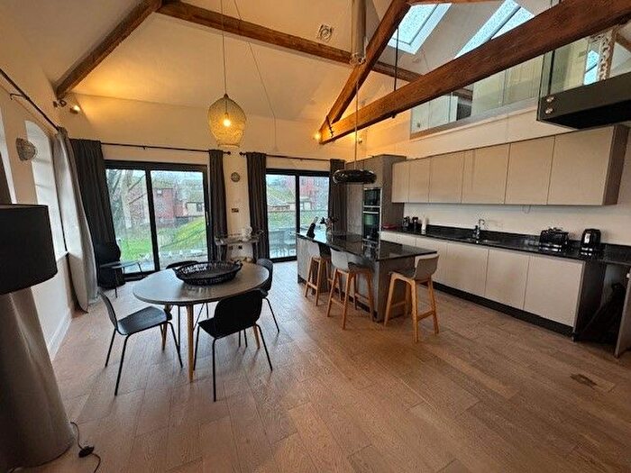 2 Bedroom Flat To Rent In Commercial Road, Exeter, EX2