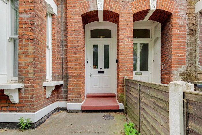 4 Bedroom Terraced House To Rent In High Road, Harringay, London, N15