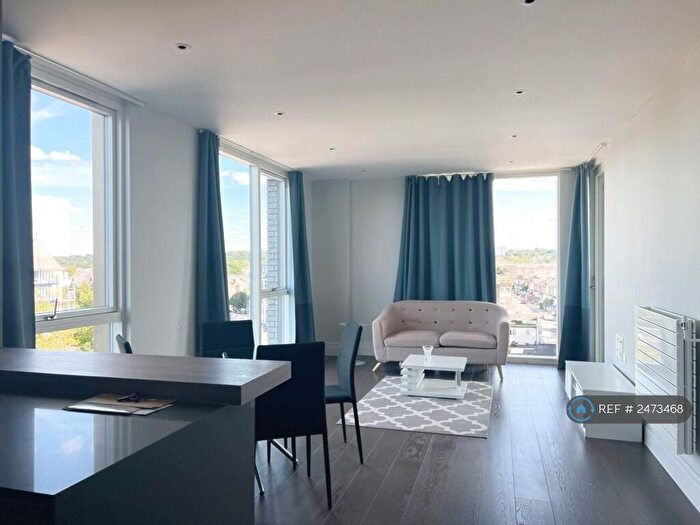 2 Bedroom Flat To Rent In Hamond Court, Kingston Upon Thames, KT2