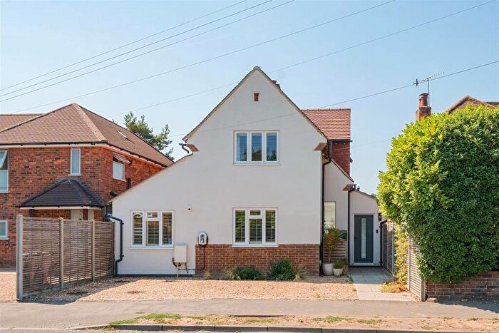3 Bedroom Detached House For Sale In Green Lane, Godalming, GU7