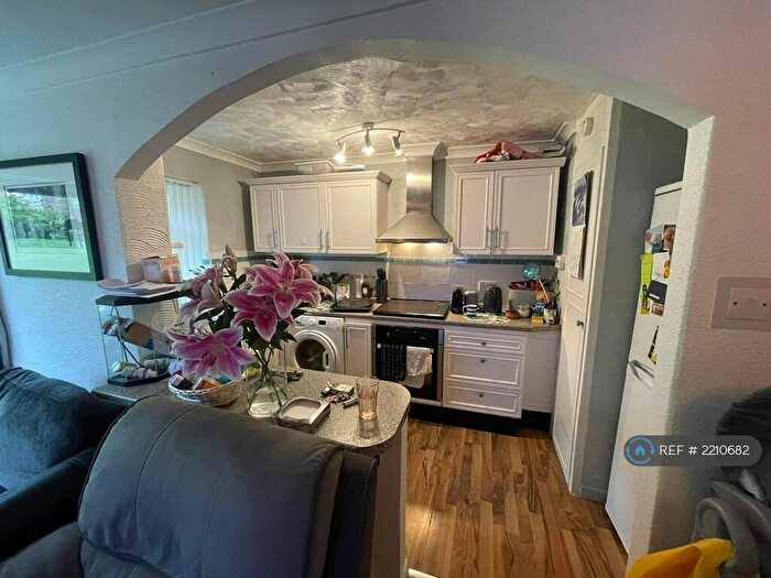 1 Bedroom Flat To Rent In Mount Felix, Walton-On-Thames, KT12