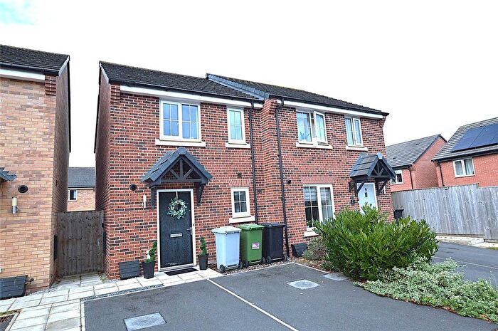 2 Bedroom Flat For Sale In Long Beam Road, Sandbach, Cheshire, CW11