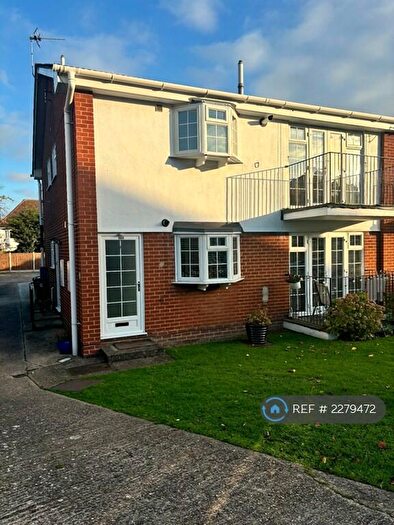 2 Bedroom Flat To Rent In Leigh Cliff Road, Leigh-On-Sea, SS9