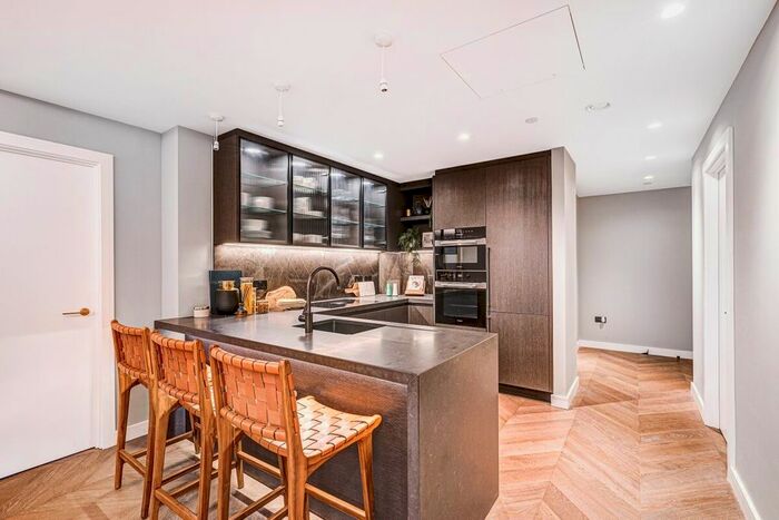 3 Bedroom Flat To Rent In Cleveland Street, London, W1T