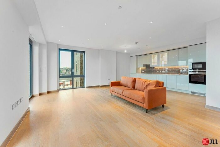 3 Bedroom Flat To Rent In Ryeland Boulevard, London, SW18