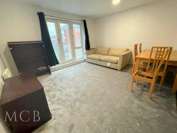 2 Bedroom Flat To Rent In Foundry Court, Slough, SL2