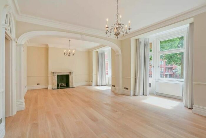 4 Bedroom Flat To Rent In Iverna Court, Kensington, London, W8