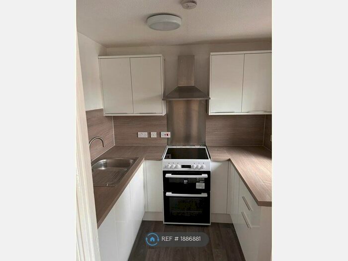 2 Bedroom Maisonette To Rent In Woodstock Road, Rochester, ME2