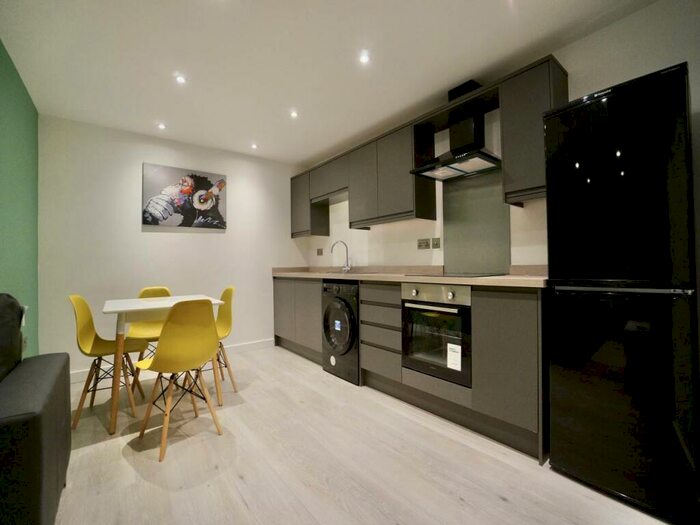 2 Bedroom Flat To Rent In York Place, Bangor, LL57