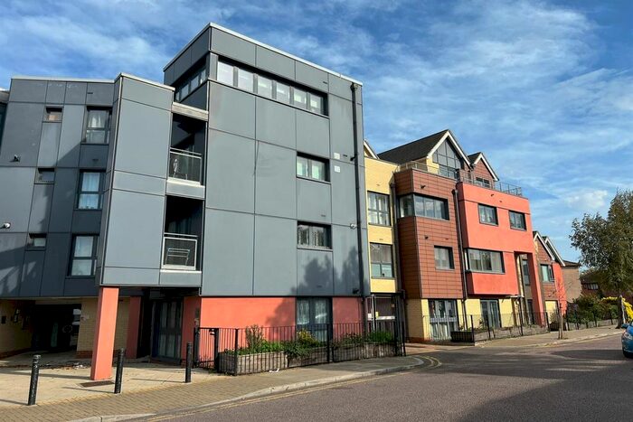 2 Bedroom Flat To Rent In Bramley Crescent, IG2