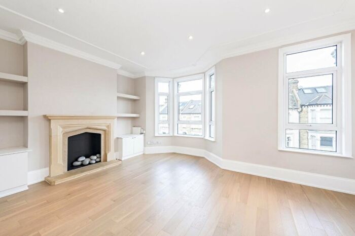 2 Bedroom Apartment To Rent In Broomwood Road, SW11