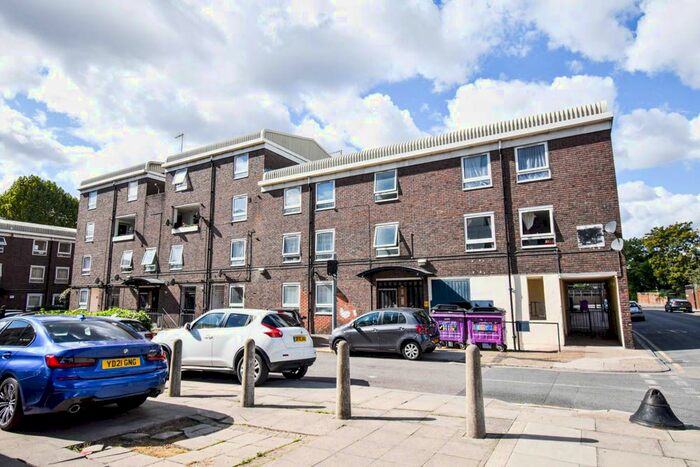 3 Bedroom Flat To Rent In Nairn Street, Poplar, London, E14