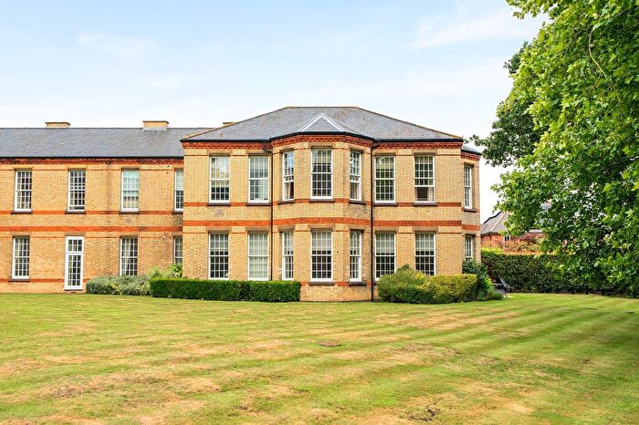 2 Bedroom Flat For Sale In Horton Crescent, Epsom, KT19