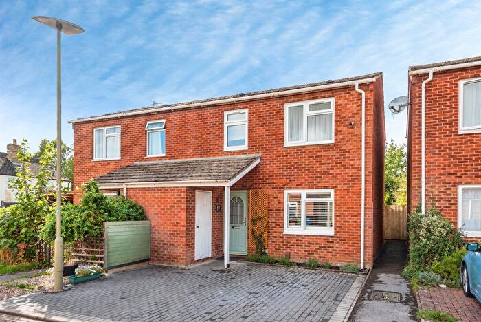 3 Bedroom Semi-Detached House For Sale In Van Diemans Lane, Oxford, OX4