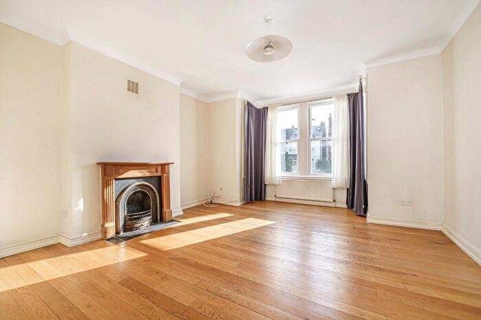 2 Bedroom Apartment To Rent In Overhill Road, London, SE22