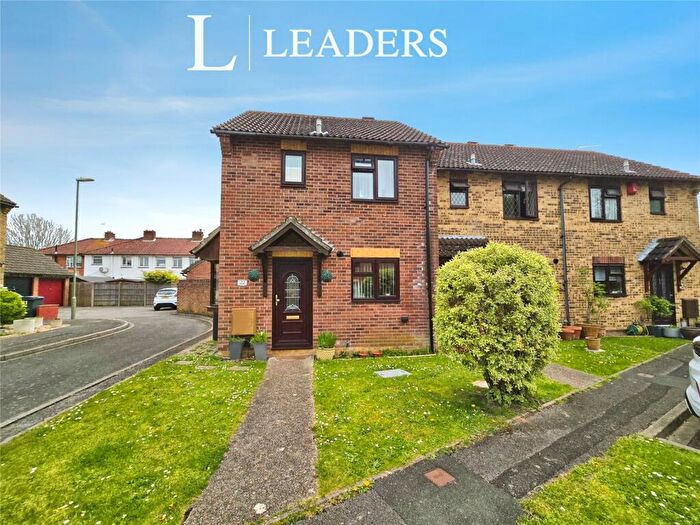 3 Bedroom End Of Terrace House For Sale In Lapthorn Close, Gosport, PO13