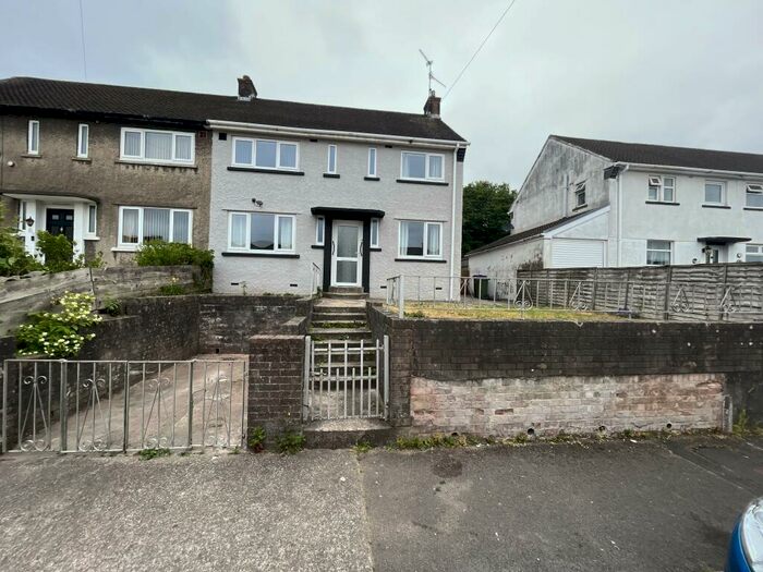3 Bedroom Semi-Detached House To Rent In Sycamore Road South, Griffithstown, Pontypool, NP4