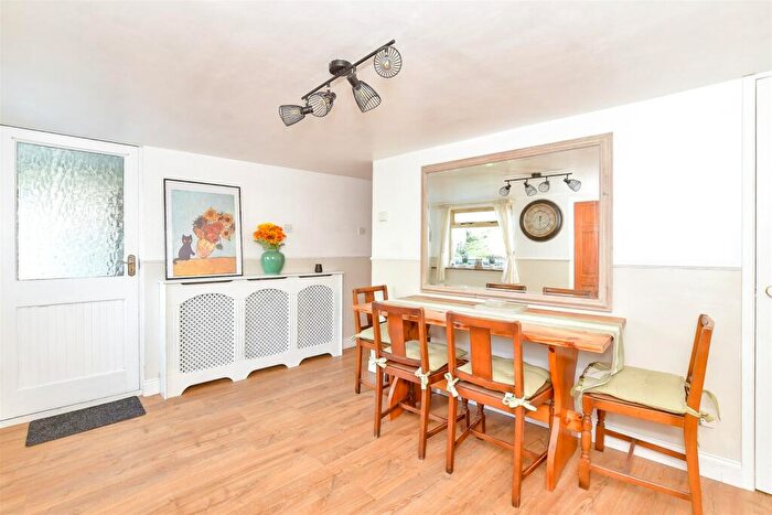 2 Bedroom Cottage For Sale In Carisbrooke High Street, Newport, Isle Of Wight, PO30