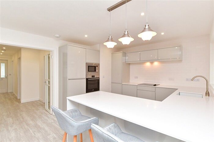3 Bedroom Semi-detached Bungalow For Sale In Willow Walk, Newhaven, East Sussex, BN9