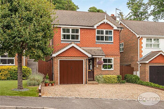 3 Bedroom Detached House For Sale In New Coppice, St John's, Woking, Surrey, GU21