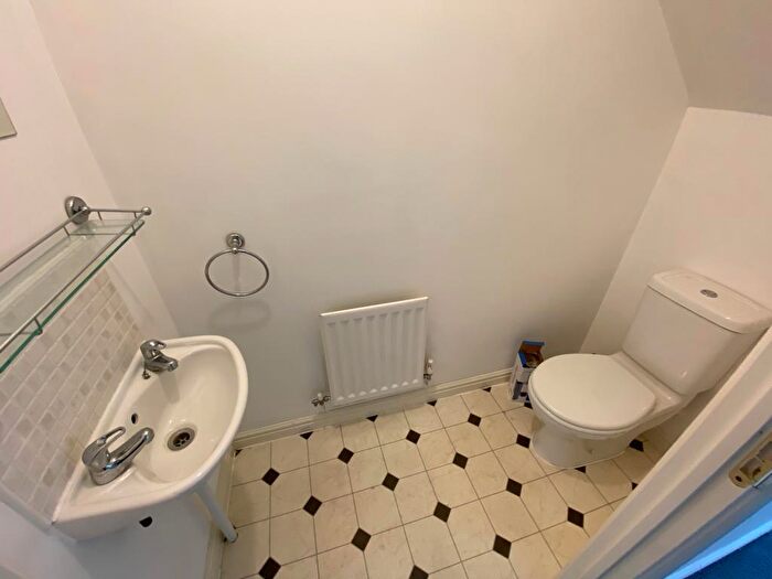 4 Bedroom Town House To Rent In Raleigh Close, Trent Vale, ST4