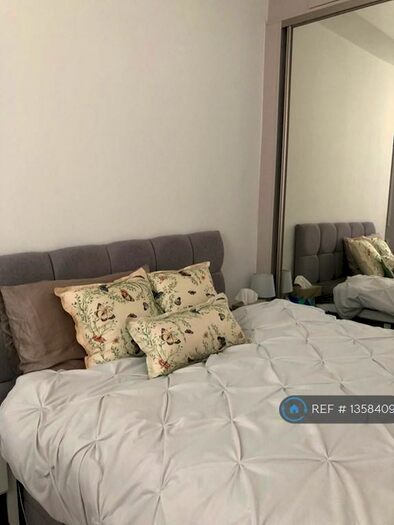 2 Bedroom Flat To Rent In First Floor, London, SW10