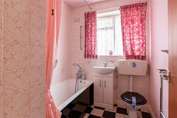 2 Bedroom Detached Bungalow For Sale In Rowan Drive, Keyworth, NG12