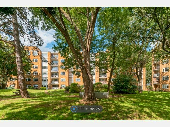 3 Bedroom Flat To Rent In Traherne Lodge, Teddington, TW11