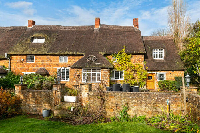 4 Bedroom Cottage For Sale In The Jetty Mollington, Oxfordshire, OX17