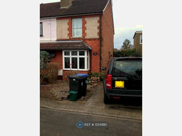 3 Bedroom Terraced House To Rent In Walnut Tree Lane, West Byfleet KT14