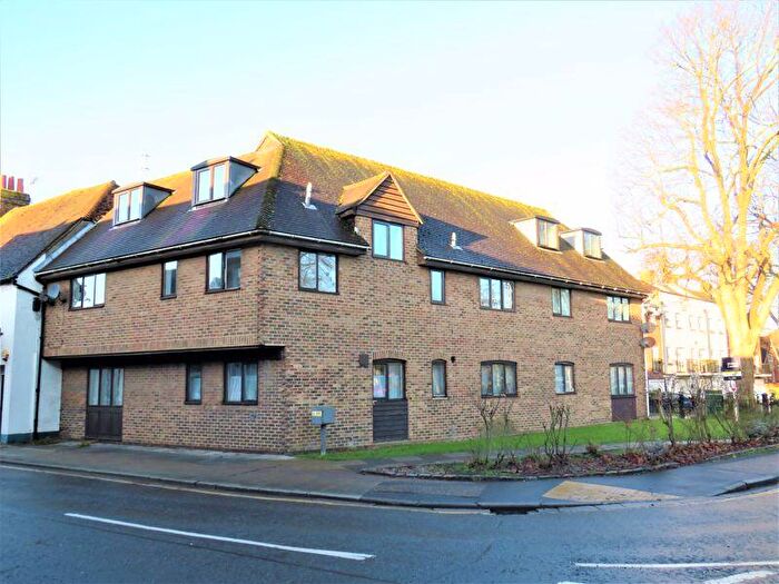 2 Bedroom Flat To Rent In St Pancras, Chichester, PO19