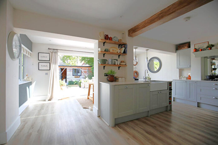 4 Bedroom Semi-Detached House For Sale In Summerleys, Edlesborough, Buckinghamshire, LU6